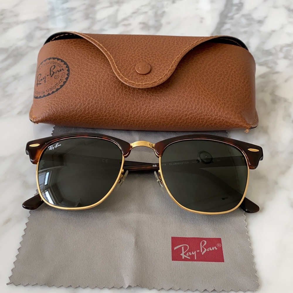 Ray-Ban clubmaster classic in gloss tortoise